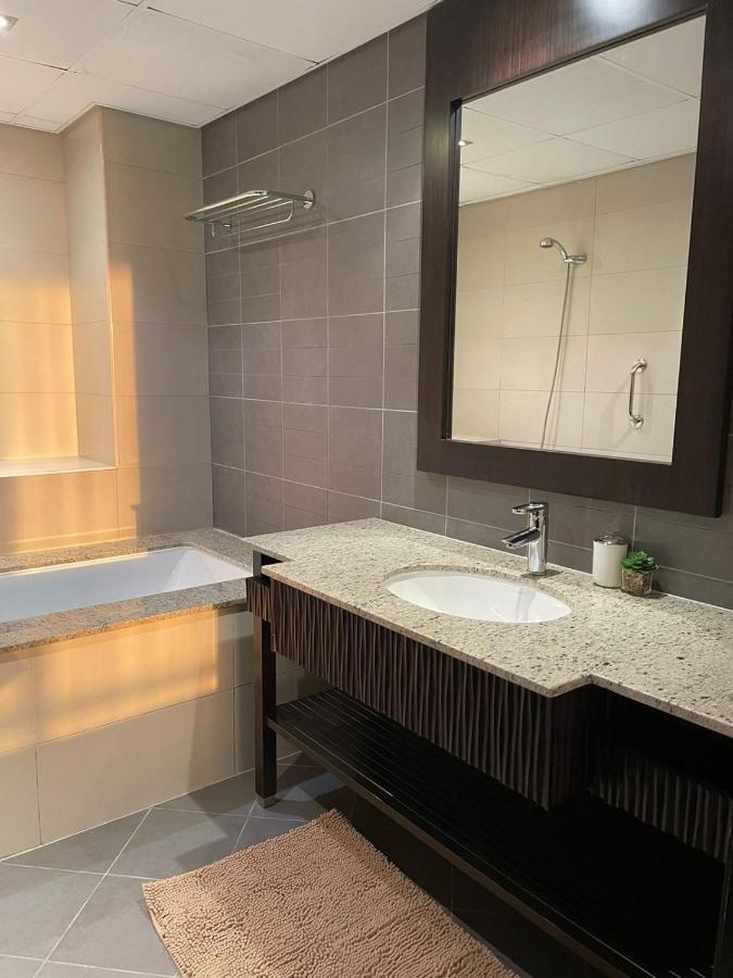 Anantara Hotel Apartment Palm Jumeirah Connected Anantara Hotel Dubai Exteriör bild