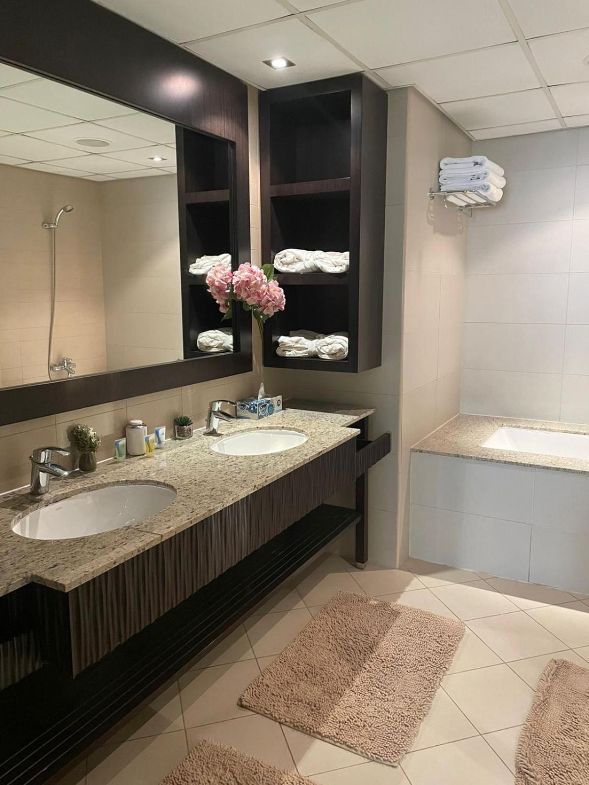 Anantara Hotel Apartment Palm Jumeirah Connected Anantara Hotel Dubai Exteriör bild